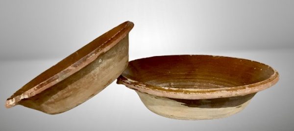 Antiguo lebrillo de barro