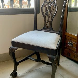 Silla antigua de caoba estilo chippendale